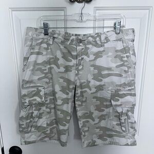 UNIONBAY Gray Camouflage Cargo Shorts